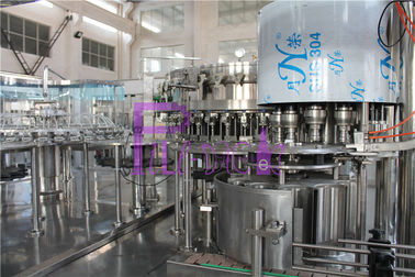 DCGF40-40-12 कार्बोनेटेड ड्रिंक फिलिंग मशीन प्लास्टिक स्क्रू कैप पीईटी बोतलों के लिए
