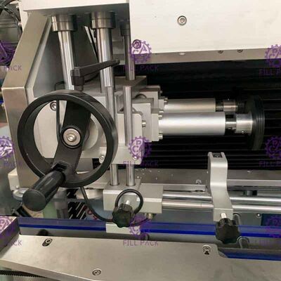 1 साल की वारंटी के साथ पीवीसी पीईटी ऑप्स कार्बोनेटेड बोतल लेबलिंग मशीन