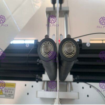 समायोजित स्टेनलेस स्टील स्वचालित लेबलिंग मशीन पीएलसी नियंत्रण