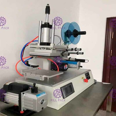 स्क्वायर फ्लैट बोतल लेबलिंग मशीन 2000BPH जार चिपकने वाला स्टिकर अर्ध स्वचालित