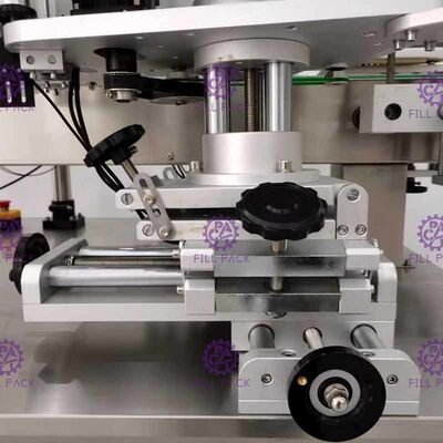 स्वयं चिपकने वाला गोल बोतल लेबलिंग मशीन पीईटी बोतल लेबल आवेदक