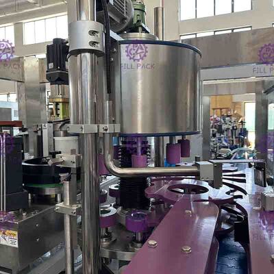 उच्च गति के साथ OPP हॉट गोंद पिघल पानी की बोतल लेबलर / लेबलिंग ऐप्लिकेटर