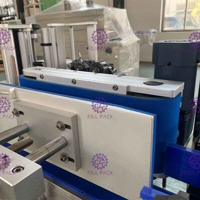 छोटे गोल बोतल के लिए 1800bph सिंगल साइड चिपकने वाला लेबलिंग मशीन
