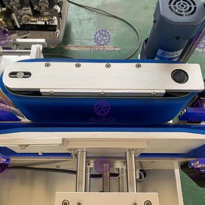 छोटे गोल बोतल के लिए 1800bph सिंगल साइड चिपकने वाला लेबलिंग मशीन