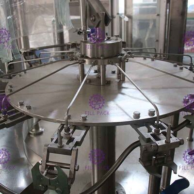 पीएलसी कंट्रोल के साथ 2500BPH क्षमता 5L बोतल पीने का पानी भरने का प्लांट
