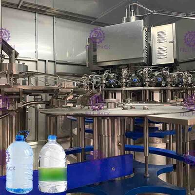 उच्च क्षमता पीने के पानी भरने संयंत्र प्लास्टिक की बोतल कार्यक्षेत्र भरने की मशीन