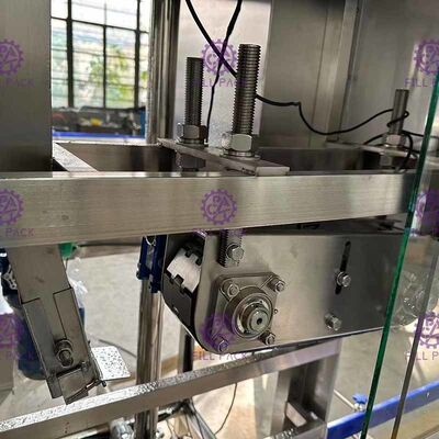 बैरल जल भराव 5 गैलन पानी भरने की मशीन संयंत्र 450 बीपीएच मिनरल वाटर के लिए