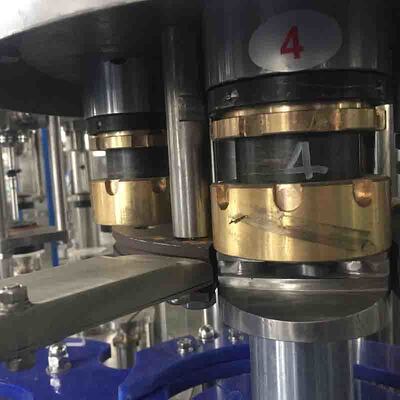 सड़न रोकनेवाला Monoblock बियर भरने की मशीन कार्बोनेटेड पेय की बोतल भराव मशीन