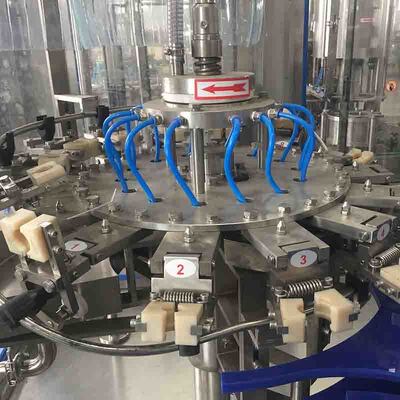 सड़न रोकनेवाला Monoblock बियर भरने की मशीन कार्बोनेटेड पेय की बोतल भराव मशीन