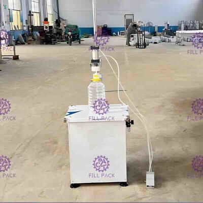 बैरल दबाने के लिए अर्ध स्वचालित वायवीय बोतल पैकिंग मशीन
