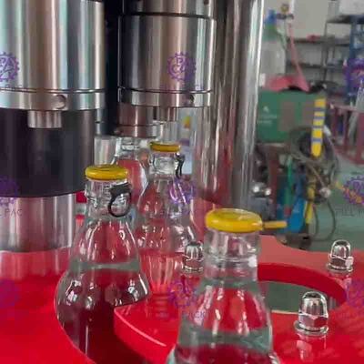1000BPH स्वचालित कार्बोनेटेड शीतल पेय भरने की मशीन 2L बोतल सोडा पानी