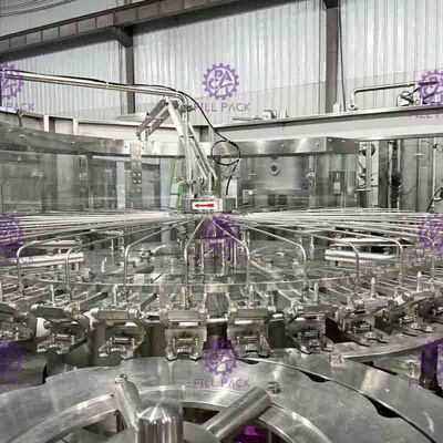 पीईटी प्लास्टिक ग्लास 3 में 1 मोनोबलोक सॉफ्ट ड्रिंक प्रसंस्करण लाइन आपातकालीन स्टॉप फ़ंक्शन