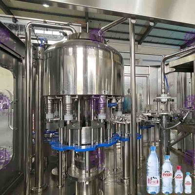 स्वचालित पीईटी छोटी बोतल पानी भरने के उपकरण 3 इन 1 / मोनोब्लॉक एस्पेटिक 2000 मि.ली