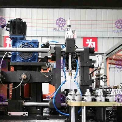 पीने के लिए पीईटी प्लास्टिक की बोतल उड़ाने वाली मोल्ड मशीन 8000BPH 6 कैविटी स्वचालित