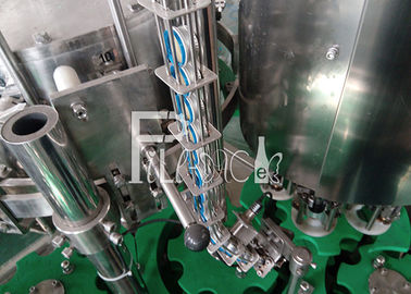 पीईटी प्लास्टिक ग्लास 3 इन 1 मोनोब्लोक वातित पेय पेय बोतल की उत्पादन मशीन / उपकरण / संयंत्र / प्रणाली