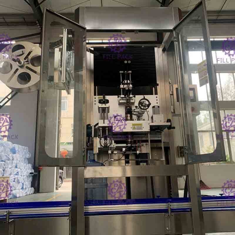 0-50 बीपीएम स्टेनलेस स्टील गैलन बोतल लेबलिंग मशीन पीएलसी कंट्रोल