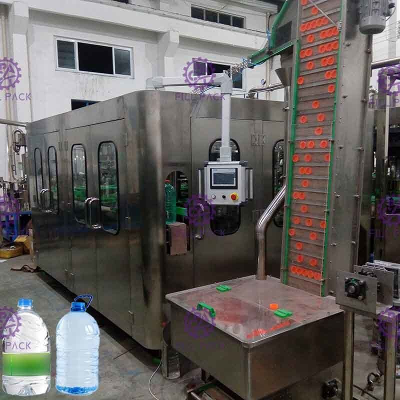 मोनोब्लॉक फुल ऑटोमैटिक वॉटर बॉटलिंग मशीन 3-10L बॉटल 3 इन 1 8 हेड्स