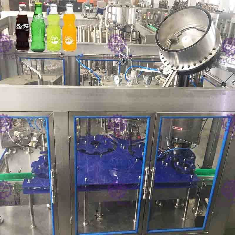 पीईटी प्लास्टिक ग्लास 3 में 1 मोनोब्लॉक स्पार्कलिंग वॉटर वाइन बोतल भरने की मशीन / उपकरण / लाइन / प्लांट / सिस्टम