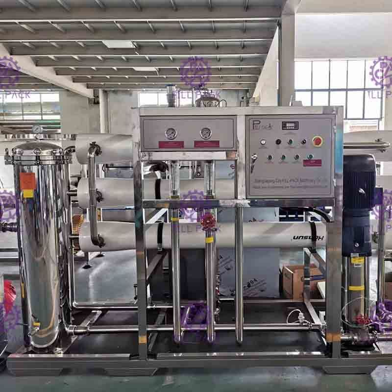 यूवी स्टेरिलोजर खनिज निस्पंदन जल उपचार प्रणाली स्टेनलेस स्टील जल भंडारण टैंक के साथ