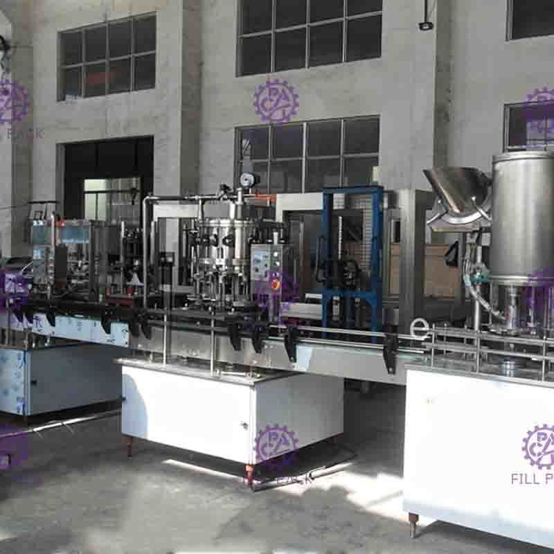 रैखिक प्रकार शीतल पेय बॉटलिंग उपकरण 0.25L - 2.5L प्लास्टिक की बोतल के लिए
