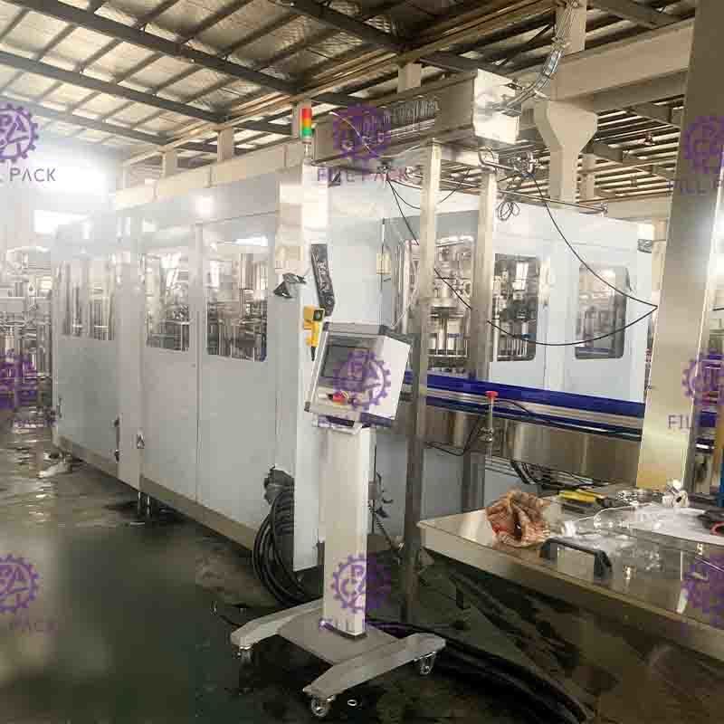 15000BPH 3 में 1 मोनोब्लॉक शुद्ध पेय पीईटी बोतल पानी भरने की मशीन उत्पादन उपकरण स्टेनलेस स्टील 304
