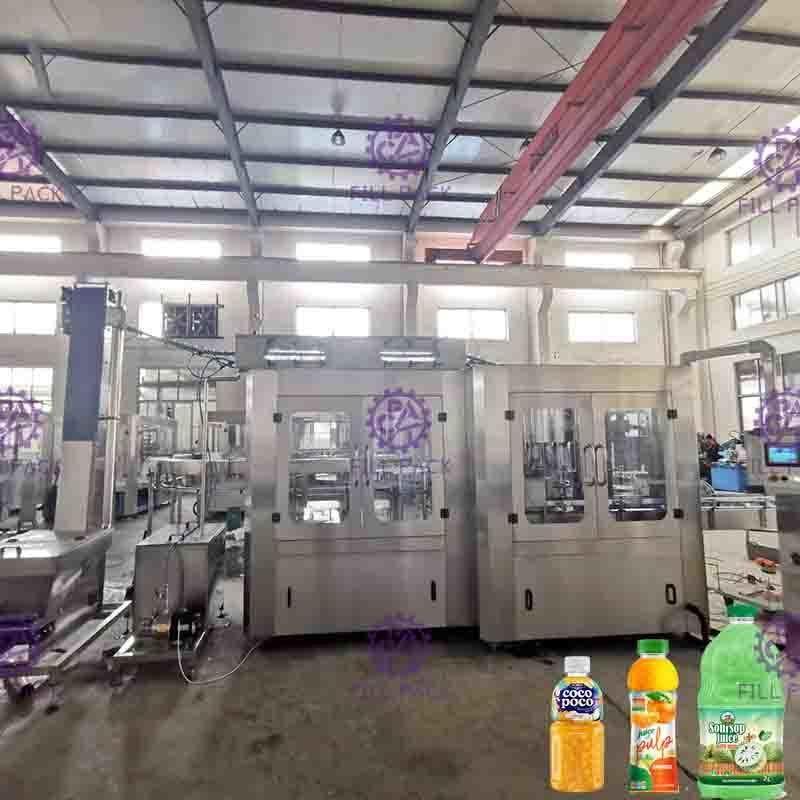 24 सिर का रस भरने की मशीन 8000 प्लास्टिक बोतलों प्रति घंटे पेंच कैप्स