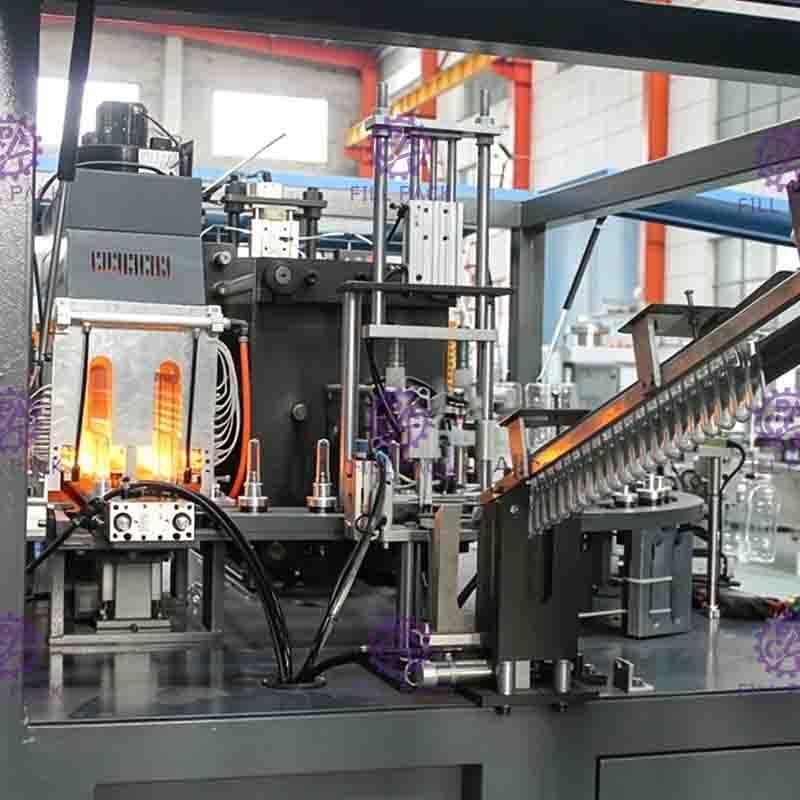 जूस प्रोसेसिंग लाइन के लिए दो कैविटी 0.1-2L पीईटी बोतल ब्लोइंग मशीन