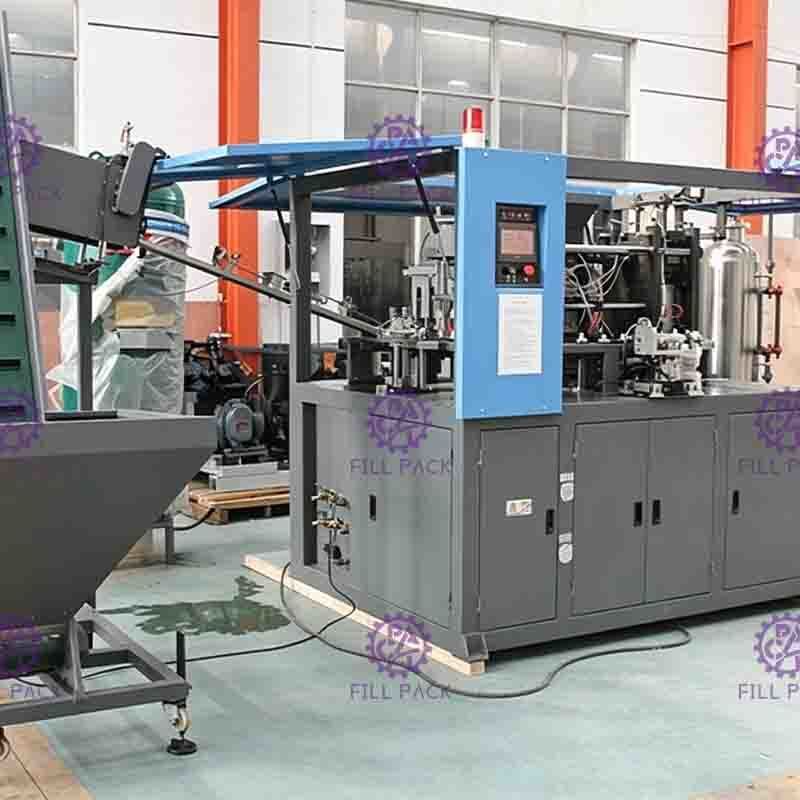 2 गुहा 1.5l पूर्ण स्वचालित पालतू बोतल विनिर्माण मशीन कार्बोनेटेड पेय की बोतल का निर्माण करने के लिए